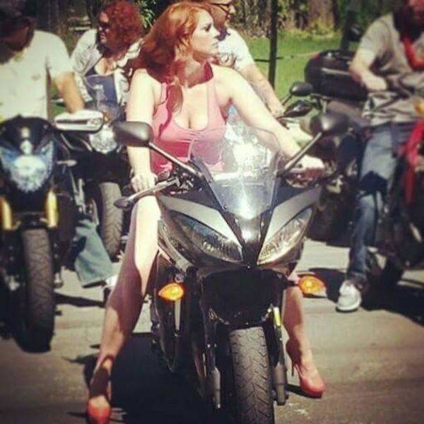 Girls And Bikes (79 pics)