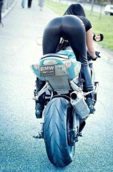Girls And Bikes (79 pics)
