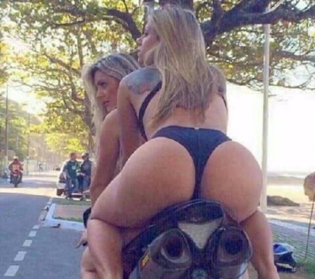 Girls And Bikes (79 pics)