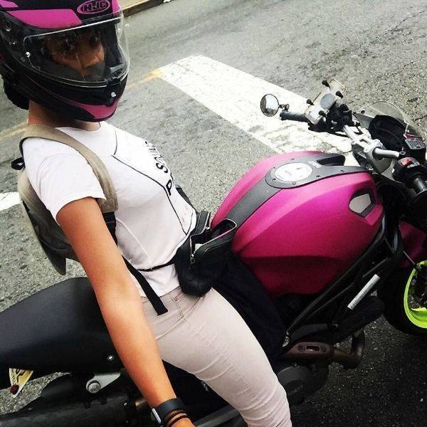 Girls And Bikes (79 pics)