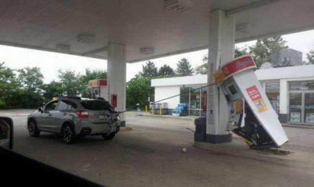 Fun At The Gas Station (31 pics)