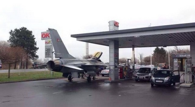 Fun At The Gas Station (31 pics)