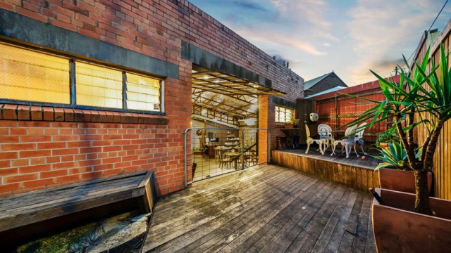 This Old Warehouse Is Worth $1.23M. Let's See Why (14 pics)