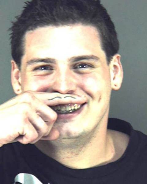 Weird Mugshots (24 pics)