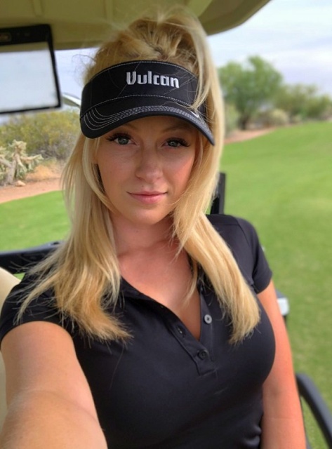 Very Hot Golf Girls (29 pics)