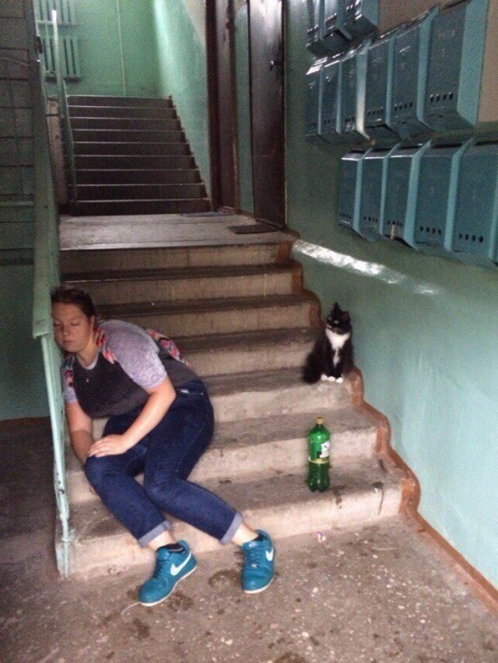 People Hanging Around In Russian Apartment Buildings (15 pics)