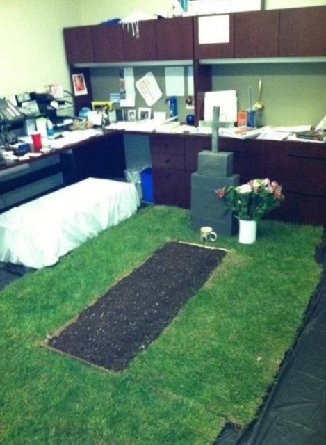 Fun At Work (57 pics)