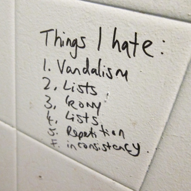 Funny Toilet Graffiti (20 pics)