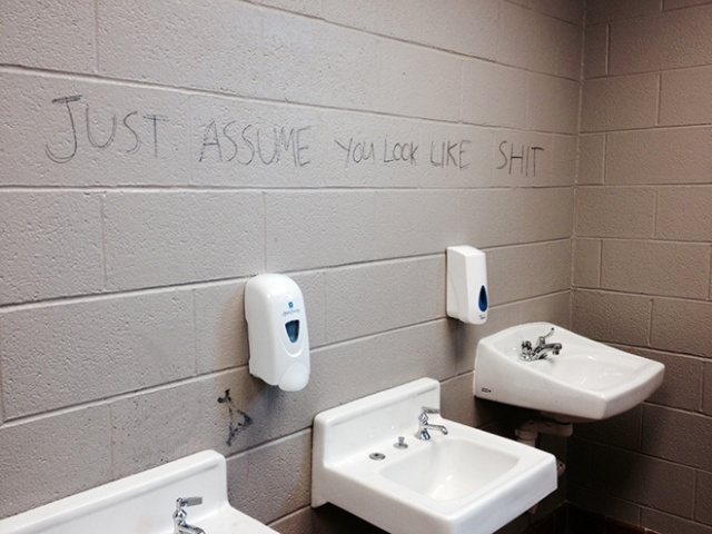 Funny Toilet Graffiti (20 pics)