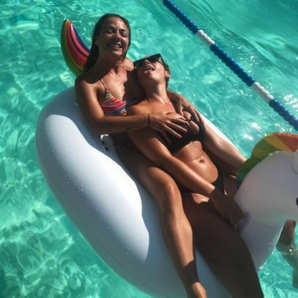 Beautiful Bikini Girls (25 pics)