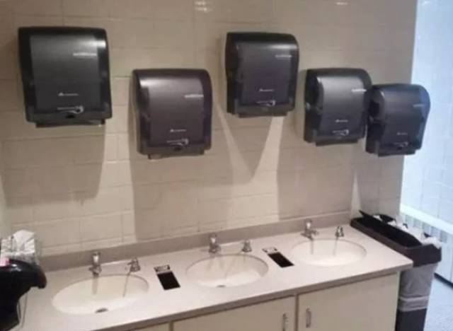 Interesting Bathrooms Designs (19 pics)