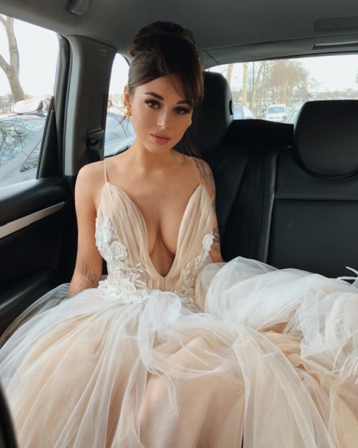 Beautiful Cleavage (37 pics)