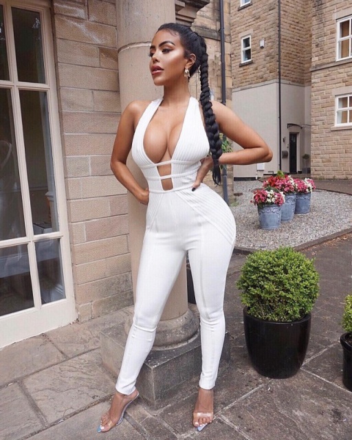 Beautiful Cleavage (37 pics)