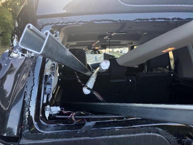 Driver Cheats Death (4 pics)