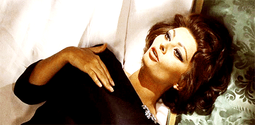 Beautiful Woman Sophia Loren (15 gifs)