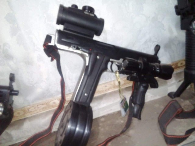 Glock Pistols Turned in Tactical assault Rifles In Pakistan (3 pics)