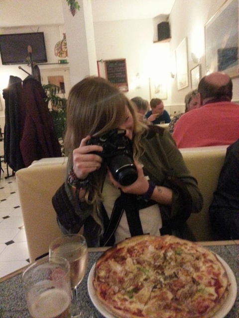 Photos of Hipsters Taking Photos of Food (21 pics)