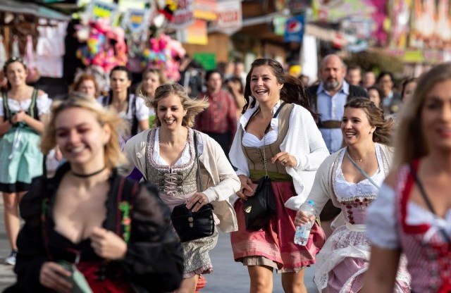 Photos From Oktoberfest (30 pics)