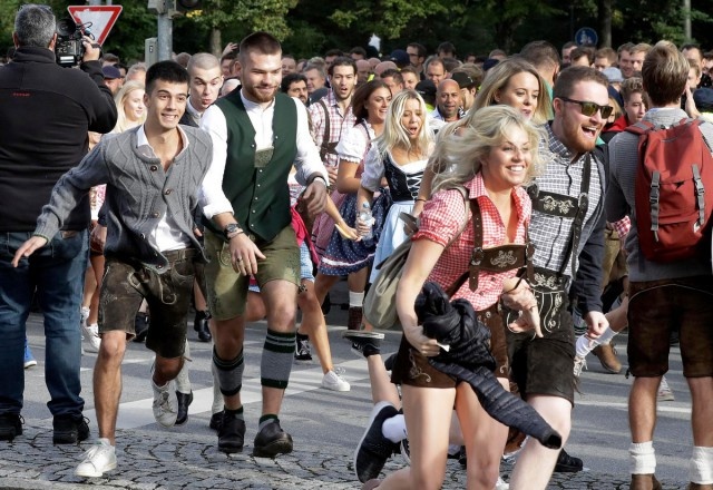 Photos From Oktoberfest (30 pics)