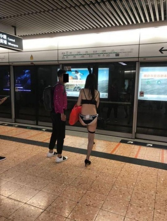 Nice Outfit For A Subway Ride (7 pics)