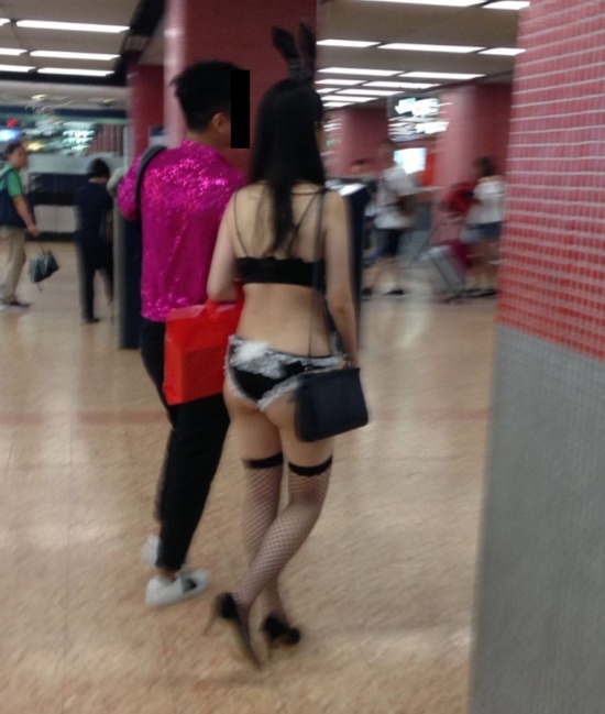 Nice Outfit For A Subway Ride (7 pics)