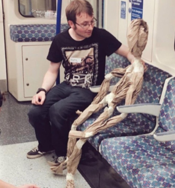 London Commuters Can Be Strange (31 pics)