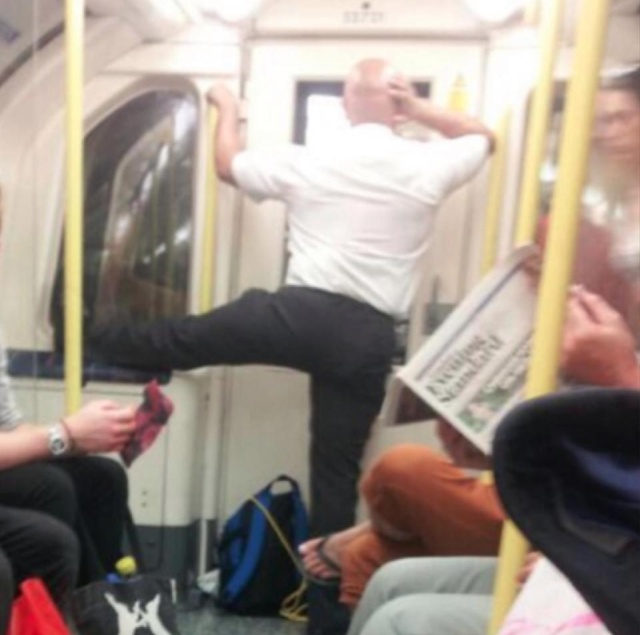 London Commuters Can Be Strange (31 pics)