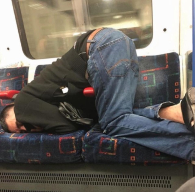 London Commuters Can Be Strange (31 pics)