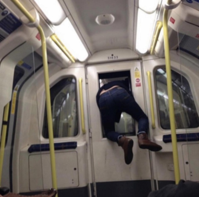 London Commuters Can Be Strange (31 pics)