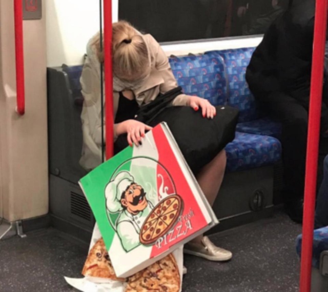 London Commuters Can Be Strange (31 pics)
