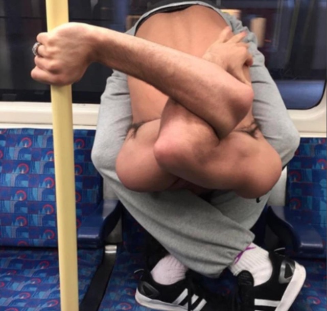 London Commuters Can Be Strange (31 pics)
