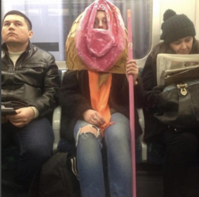 London Commuters Can Be Strange (31 pics)