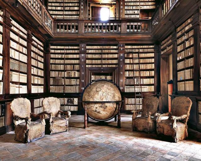 World’s Most Beautiful Libraries (30 Pics)