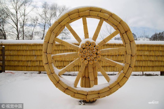 Chinese House Built Out Of 20,000 Corn Cobs (9 pics)