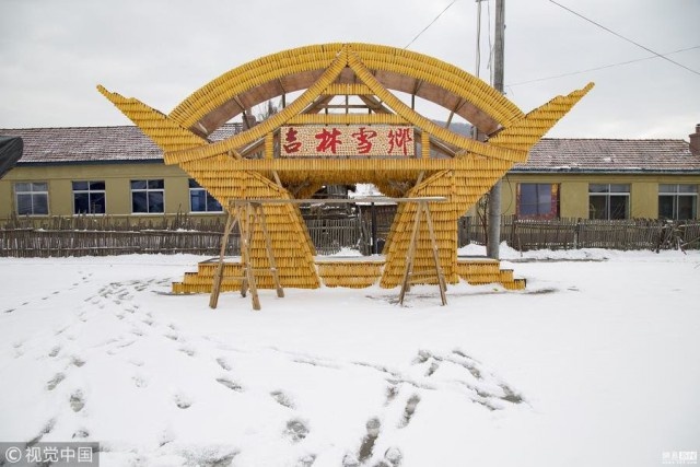 Chinese House Built Out Of 20,000 Corn Cobs (9 pics)