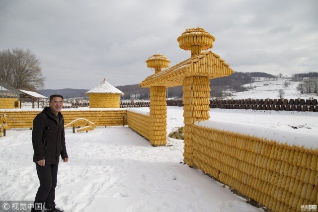 Chinese House Built Out Of 20,000 Corn Cobs (9 pics)