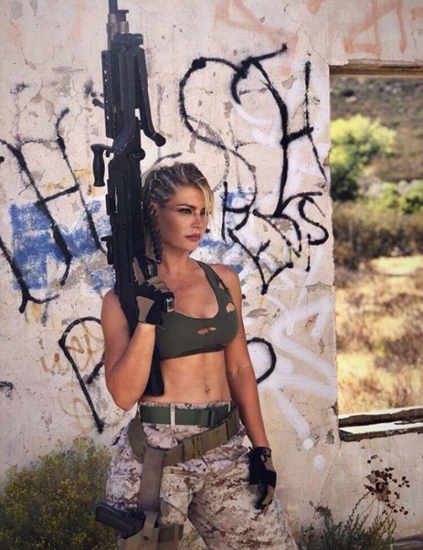 Worlds Sexiest Marine Shannon Ihrke Strips Off For Military Calendar Pics