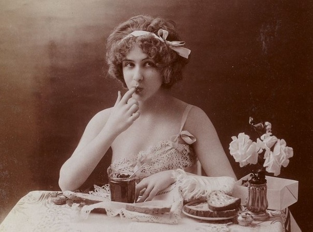 Erotic Photos From 1900s (8 pics)
