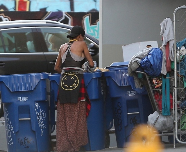 Former Baywatch Star Jeremy Jackson's Fitness Model Ex-wife Loni Willison Is Homeless And Doesn't Look Good (10 pics)