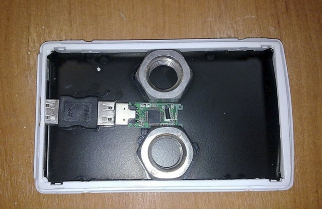 Inside Fake Gadgets (19 pics)