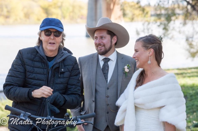 Paul McCartney photobombs Winnipeg Couple's Wedding Photos (3 pics)