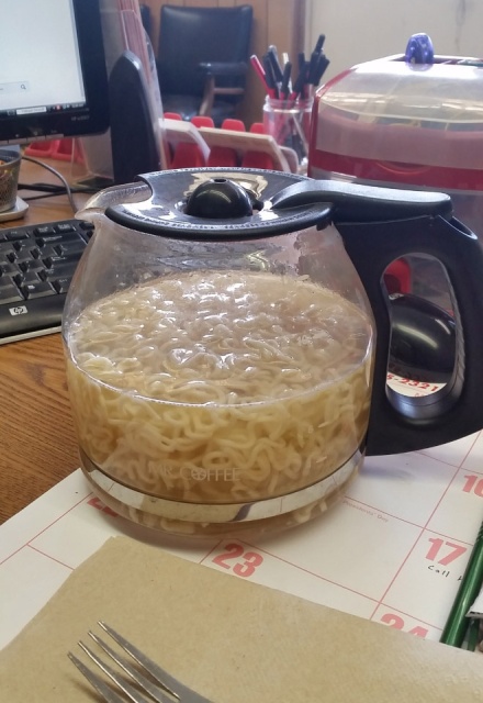 Office Workers Sharing Photos of Their Sad Desk Lunches (19 pics)