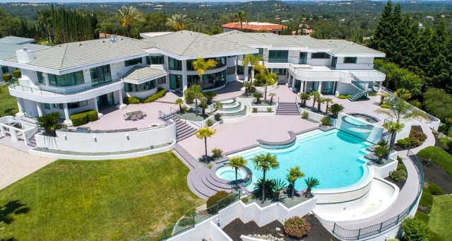 Eddie Murphy's Former Northern California Mansion Is On Sale For $10 Million (12 pics)