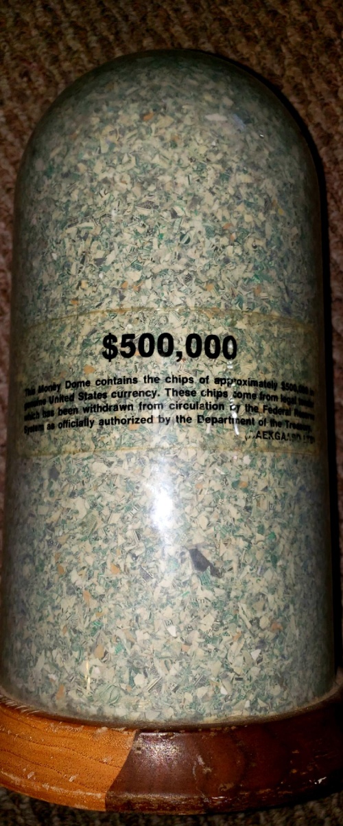 One Garbage Man Found $500,000 Cash. But He Won't Be Able To Buy Something (2 pics)