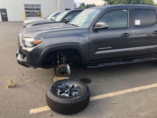 Wheels Were Stolen From Toyotas In The Parking Lot Of The Dealership (12 pics)