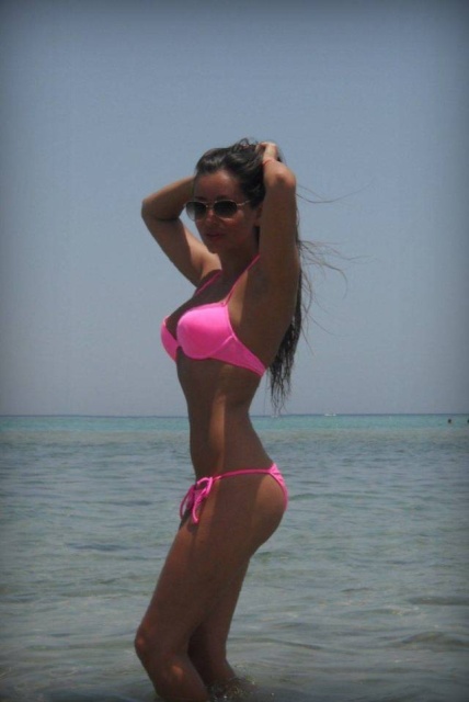 Girls In Bikinis (39 pics)