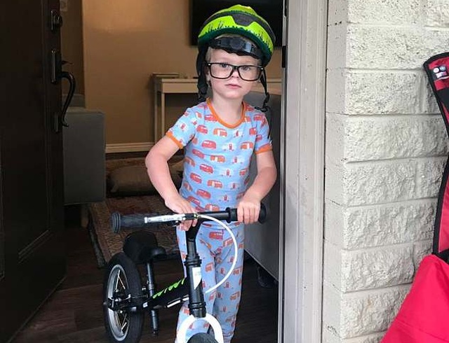 Two-year-old Shred $1,060 That His Parents Were Saving For College Football Season Tickets (3 pics)
