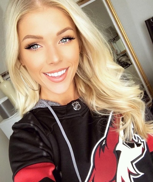 Hot NHL Puck Bunnies (30 pics)