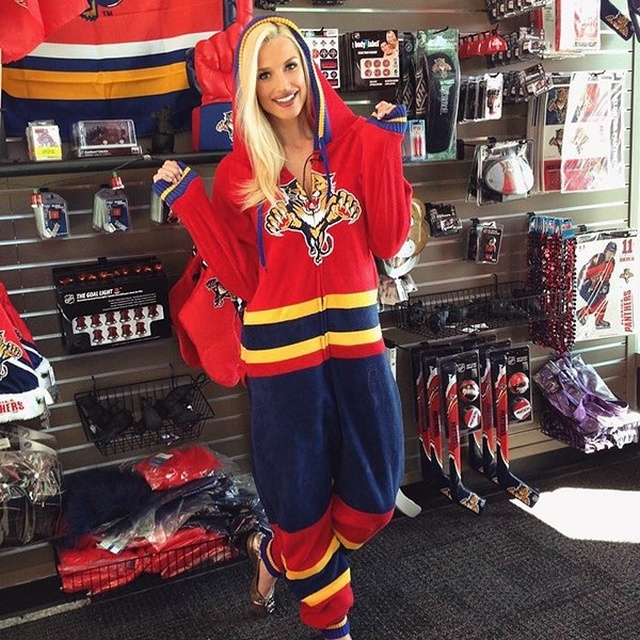 Hot NHL Puck Bunnies (30 pics)