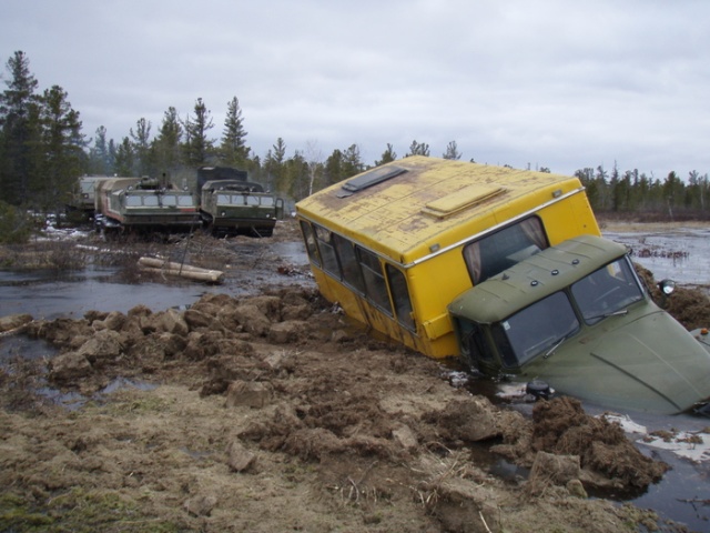 Russian Roads Are Special (5 pics)